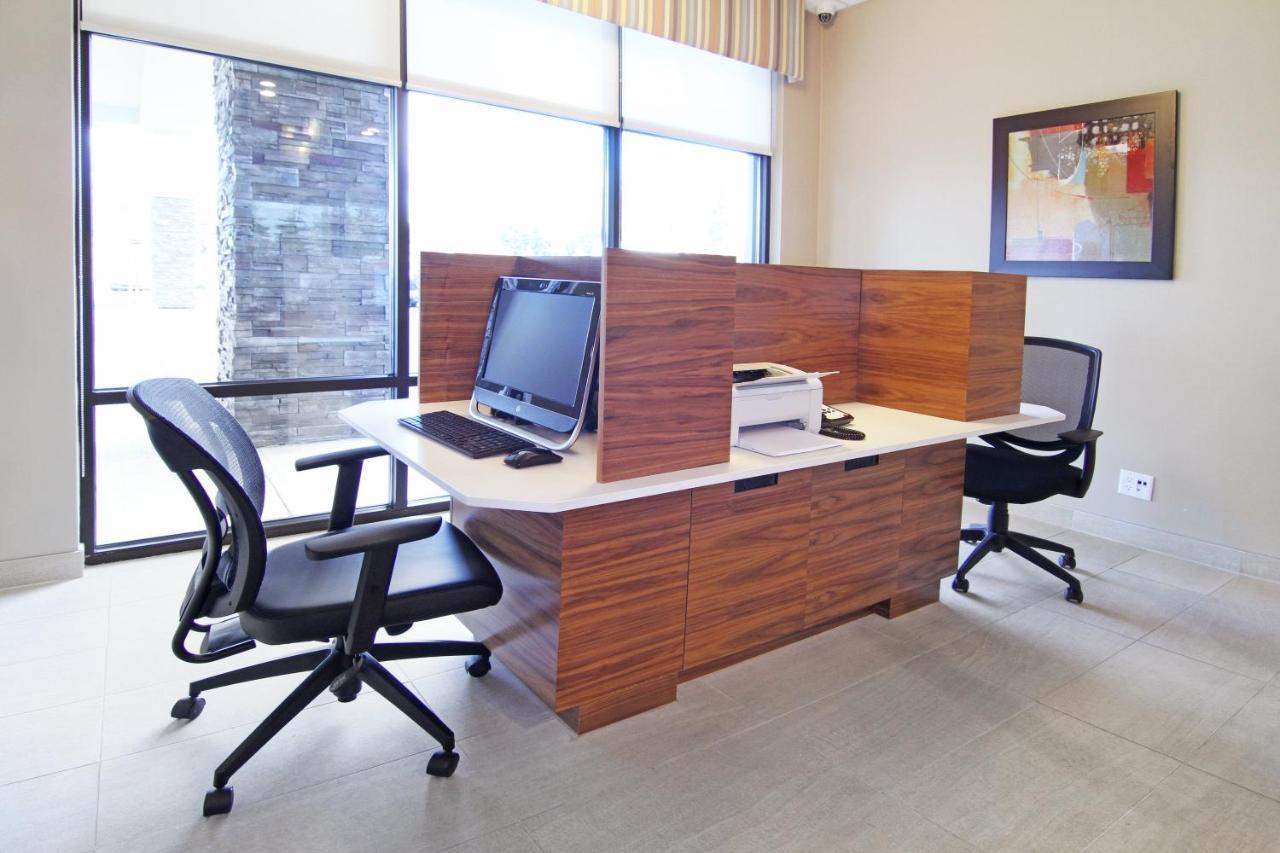 Holiday Inn Express And Suites Calgary University By Ihg Eksteriør billede