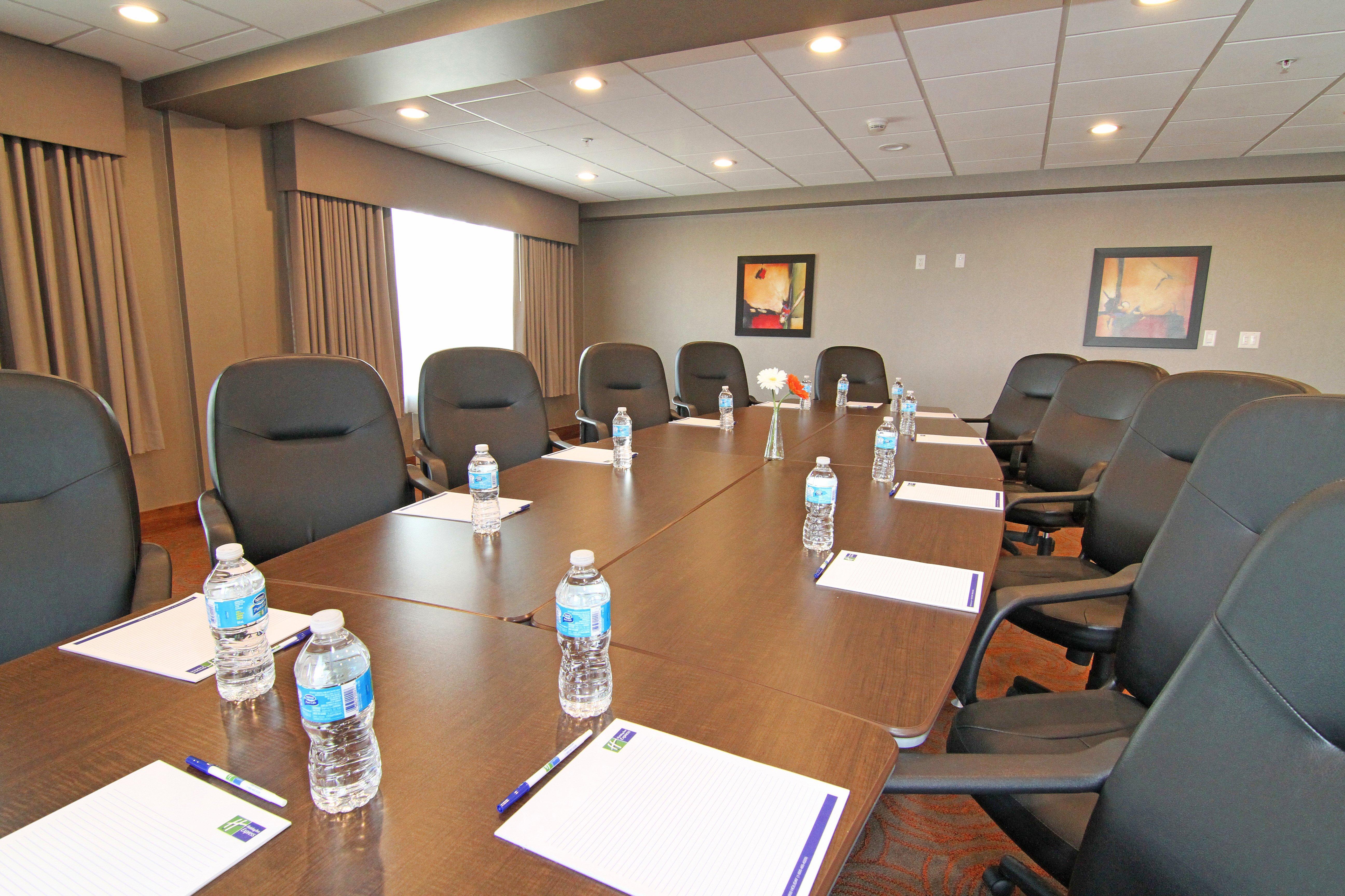 Holiday Inn Express And Suites Calgary University By Ihg Eksteriør billede